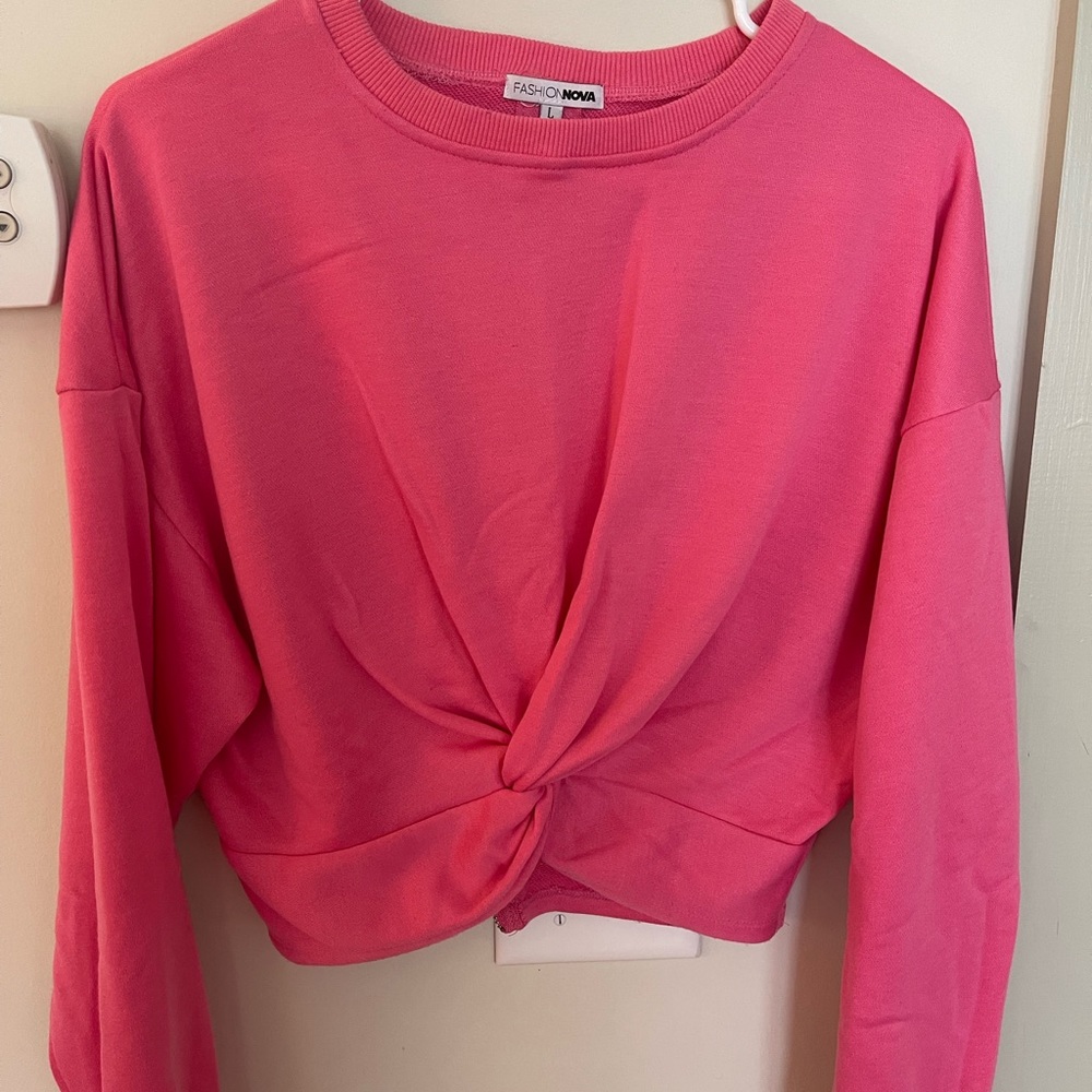 Twist Front Cropped Sweatshirt 💗🎀